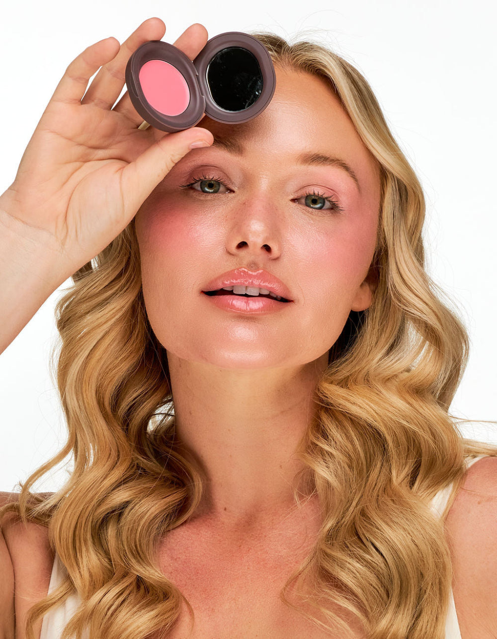 Blush
cream blush swatch
glowy no makeup makeup look