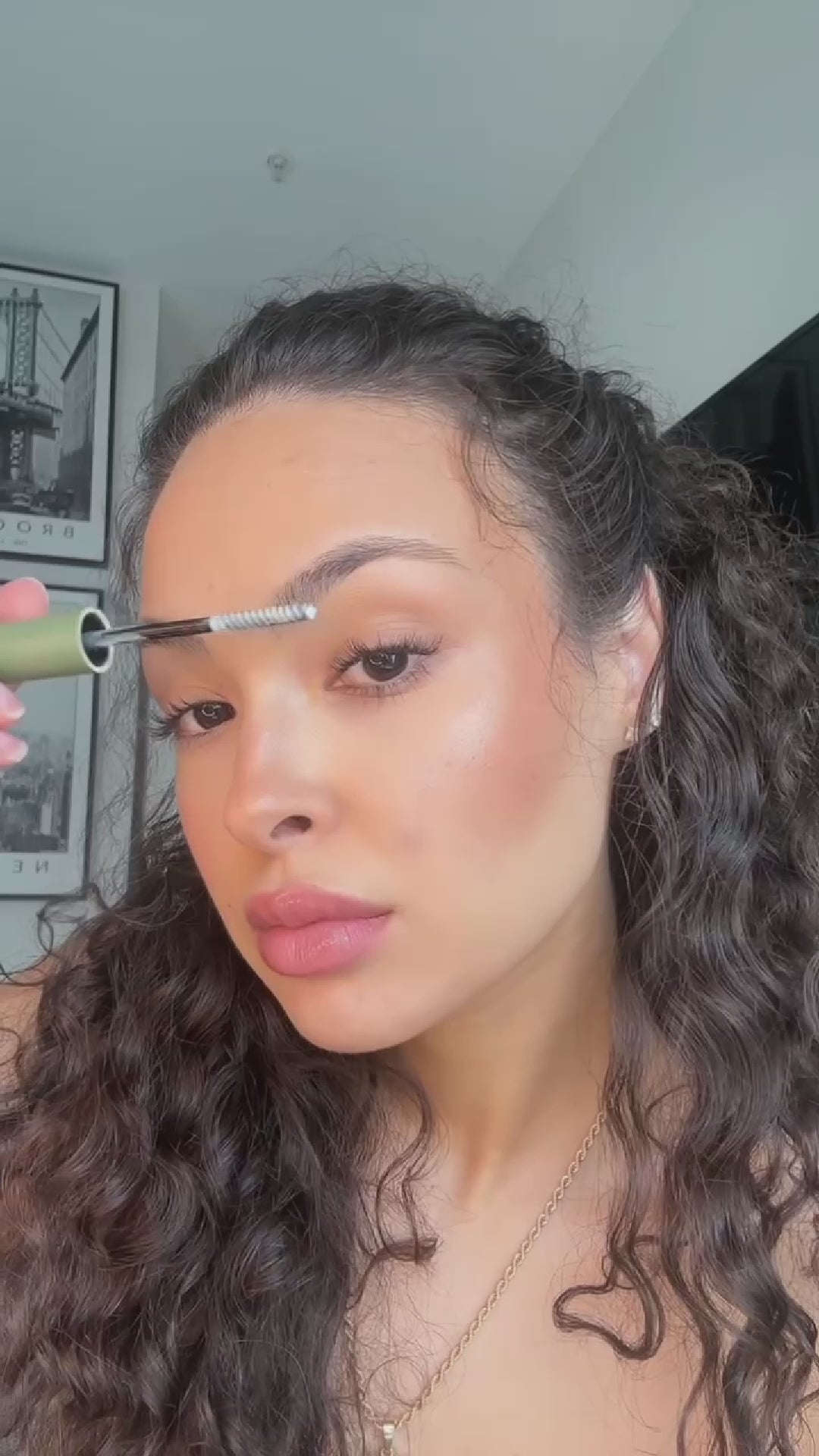 Brow Sculpt
model applying brow sculpt
easy everyday makeup
influencer approved makeup