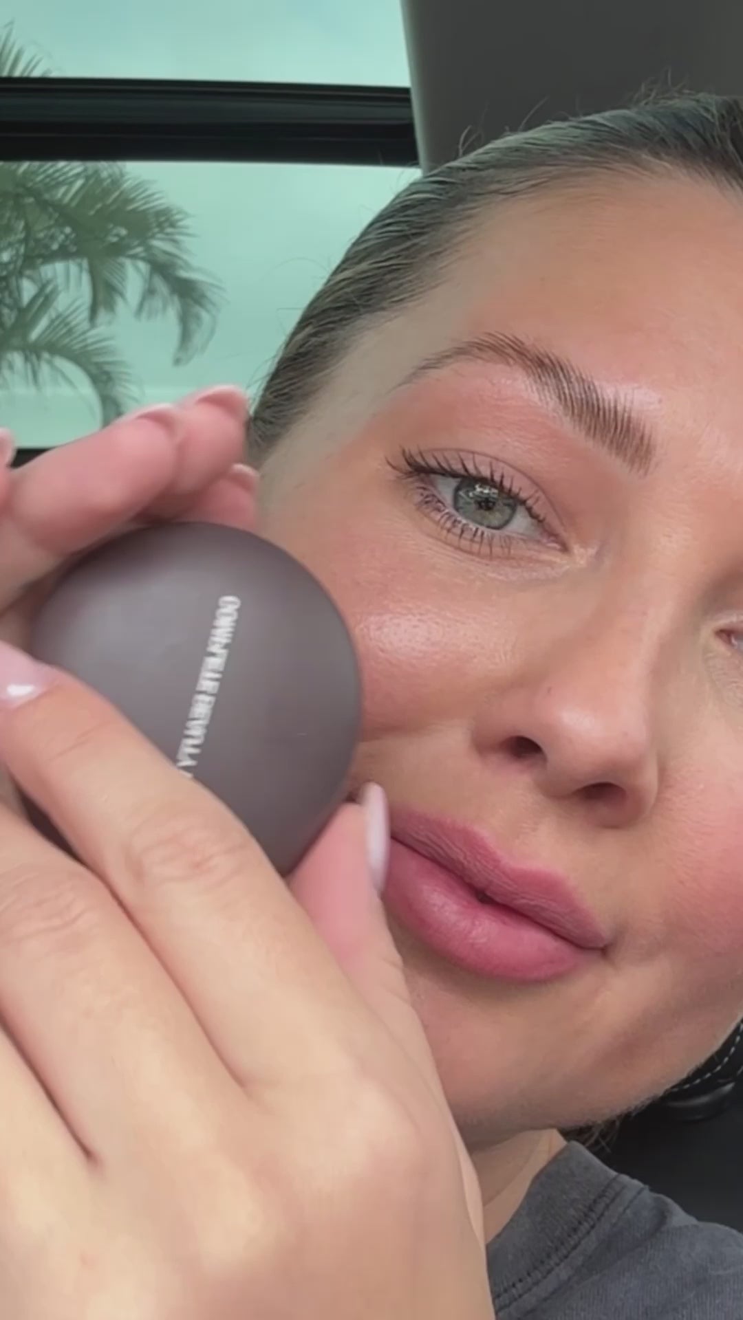 Rogue Blush
glowy no makeup makeup look
blush for medium skin